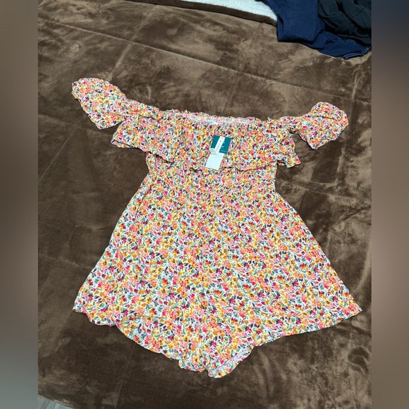 NWT woman’s size large Roxy off the shoulder shorts romper - Picture 3 of 16